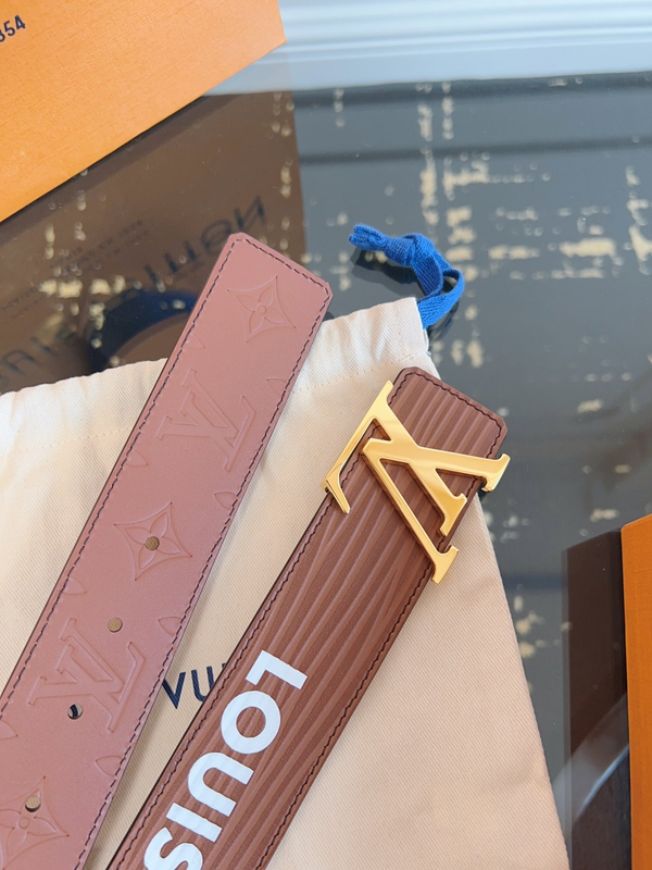 ルイヴィトンベルト背面デザイン